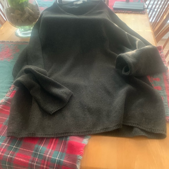 Mens Dark Gray sweater! Classic very gently worn - Picture 3 of 3